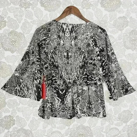 NWT Jennifer Lopez V neck Tied Waist Flare Sleeve Printed Blouse M - Picture 2 of 9